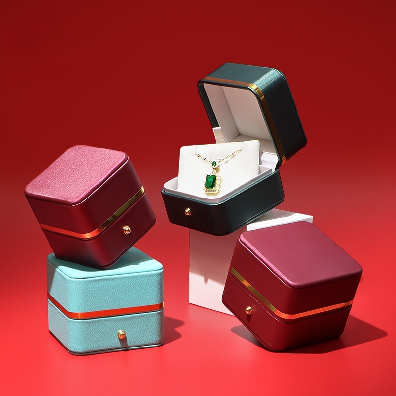 高品質PUレザー製ジュエリーボックス、金装飾＆金属製留め金付 - Bar Cart Gold のレビューと価格